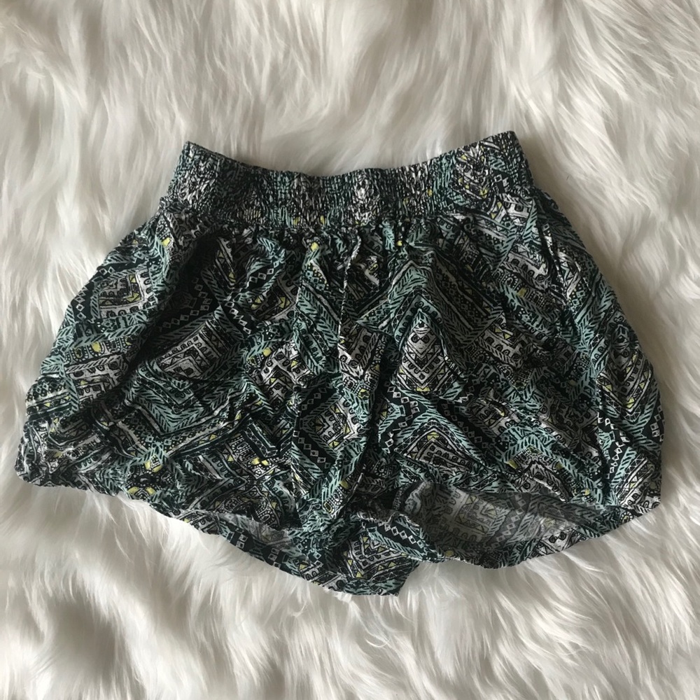 Semi-high waisted shorts